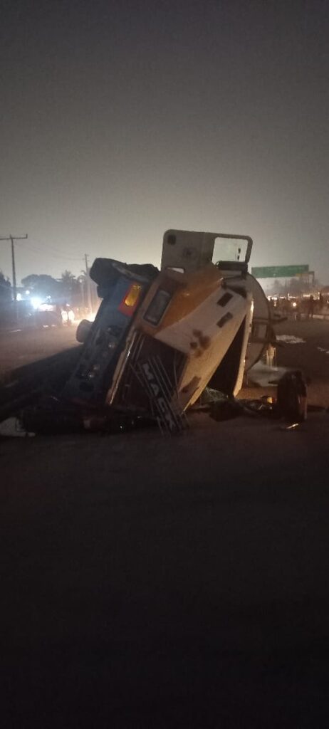 BREAKING: Motorcyclist trapped as tanker falls, spills 33,000 litres of fuel on Apapa-Oshodi Expressway 2 IMG 20230103 WA0248