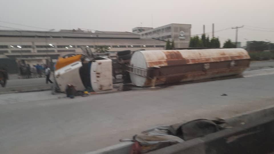 BREAKING: Motorcyclist trapped as tanker falls, spills 33,000 litres of fuel on Apapa-Oshodi Expressway 3 IMG 20230103 WA0249